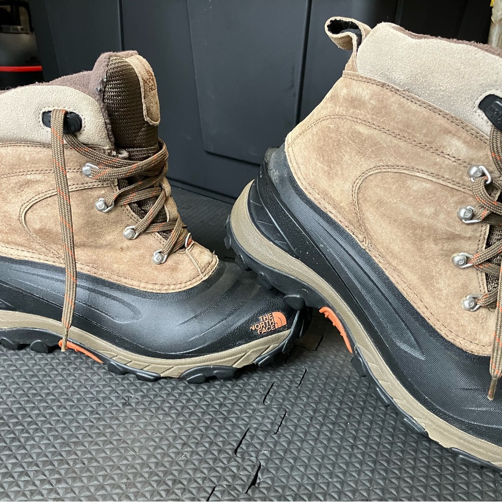 The North Face Men's Tan and Black Snow Boots